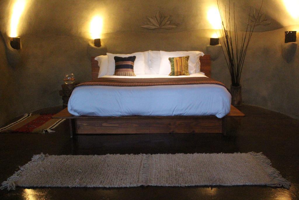Earthship Patagonia Eco Accommodations เอลโบลซอน ภายนอก รูปภาพ